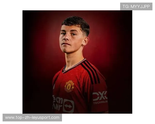 曼联青训新星道曼：年仅15岁却在欧冠舞台上崭露头角！，曼联球员通道